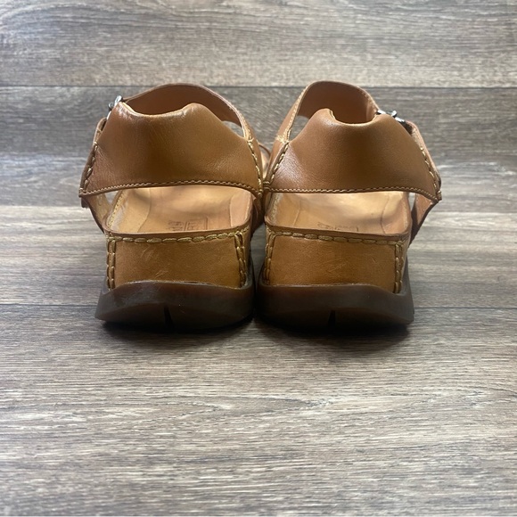 Timberland Sandals Women's Sz 10 Camel Leather Outdoors Hiking Comfortable - Picture 9 of 11